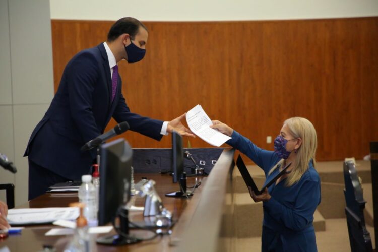 Hasta 6 años de prisión a quien teniendo la custodia retenga y oculte menores