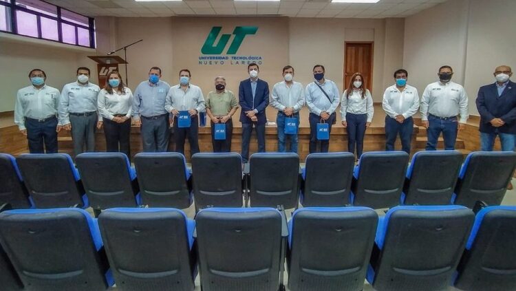 Universidad Tecnológica formará operadores de tractocamión en Nuevo Laredo
