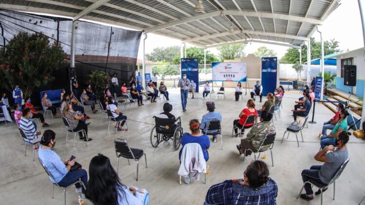 Dialoga Rivas con neolaredenses y da soluciones en Foro Ciudadano