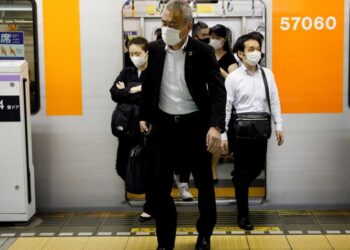 EU destaca que cubrebocas protege a quien lo usa