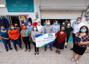 Encabezan Rivas y García entrega de microcréditos en Nuevo Laredo