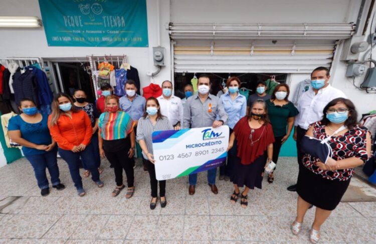 Encabezan Rivas y García entrega de microcréditos en Nuevo Laredo