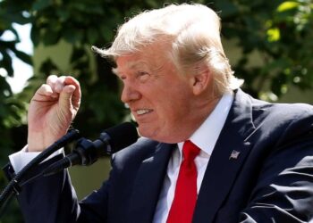 Trump cambia de ‘look’ tras derrota presidencial