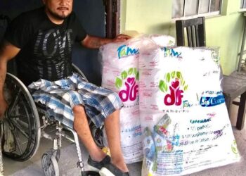 Personas con discapacidad reciben su dotación Sin Límites del DIF Tamaulipas