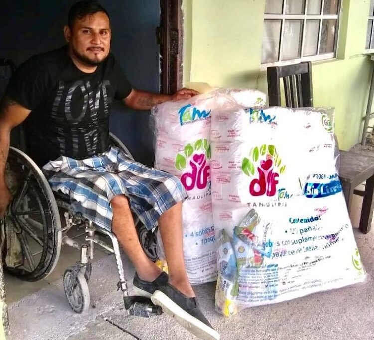 Personas con discapacidad reciben su dotación Sin Límites del DIF Tamaulipas