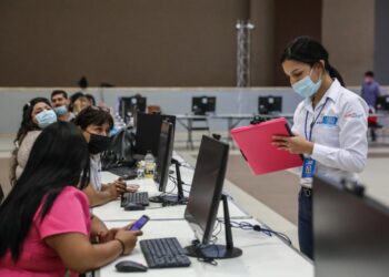 Inicia revisión de expedientes para seleccionar a becados