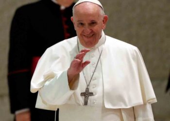 Papa Francisco le da ‘like’ a foto sensual de modelo brasileña