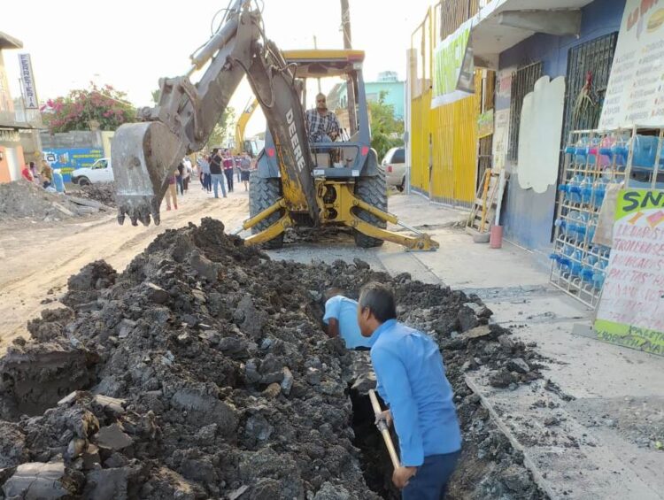Rehabilitan drenaje en importante sector de Matamoros