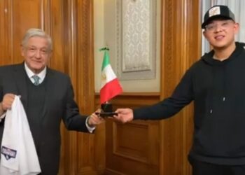 Visita el beisbolista Julio Urias a López Obrador