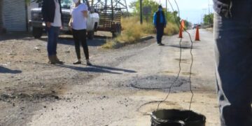 Realizan bacheo y descacharre en Victoria