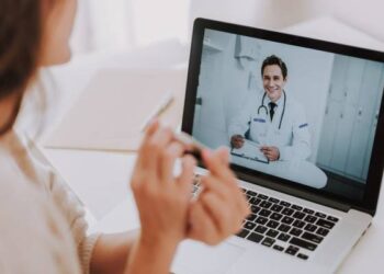 ¿Qué es la telemedicina y cómo se ha convertido en una herramienta indispensable?