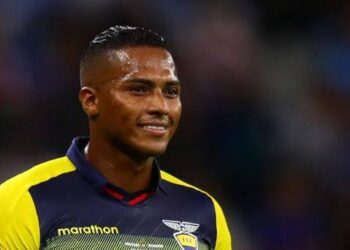 Antonio Valencia llega a México el jueves para firmar con el Querétaro