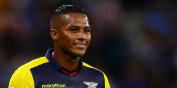 Antonio Valencia llega a México el jueves para firmar con el Querétaro