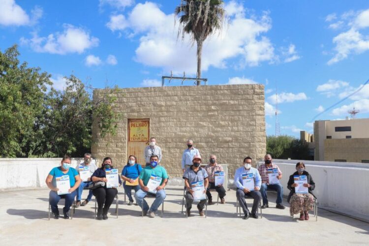 Obtienen escrituras con esfuerzo de 30 años