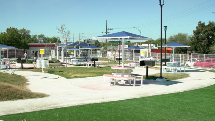 Entregará alcalde otro espacio recreativo a neolaredenses