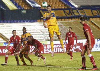 Tigres derrota 2-1 a Toluca y avanza a la liguilla
