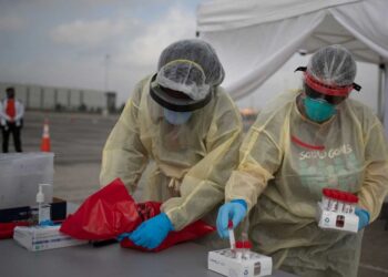 Planea EU iniciar vacunación anticovid en diciembre