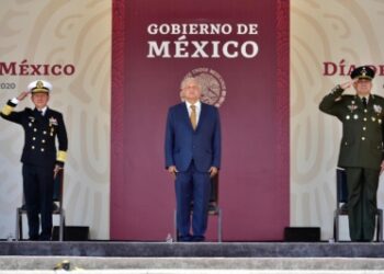 López Obrador encabeza el 195 aniversario de la Armada de México