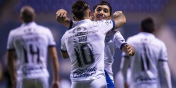 Puebla sorprende y doblega en casa 2-1 al León