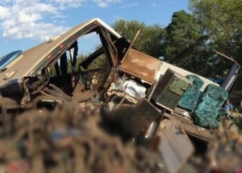 Choque de autobús y trailer deja 41 muertos en Brasil