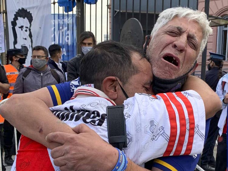 Multitudinario adiós a Maradona en Palacio Nacional de Argentina