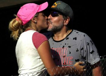 Le impiden a Rocío Oliva, expareja de Maradona ingresar al velatorio