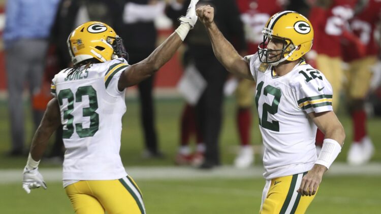 Rodgers guía a Packers a triunfo ante diezmados 49ers