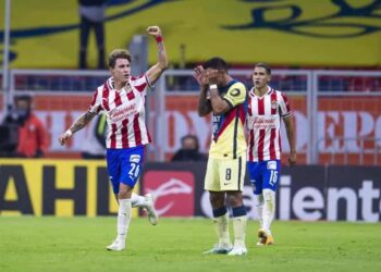 Chivas elimina al América 3-1 y avanza a semifinales