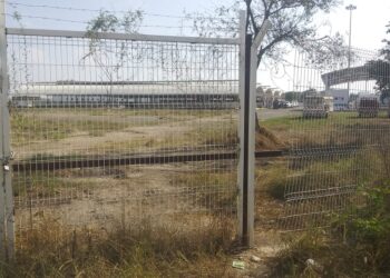 Vecinos de Barrio Pajaritos denuncian contaminación por drenaje del Recinto Ferial