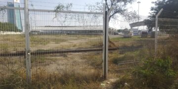 Vecinos de Barrio Pajaritos denuncian contaminación por drenaje del Recinto Ferial