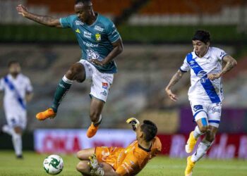 León gana en casa 2-0 a Puebla y es primer semifinalista 
