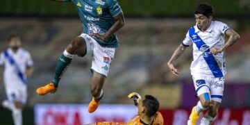 León gana en casa 2-0 a Puebla y es primer semifinalista 