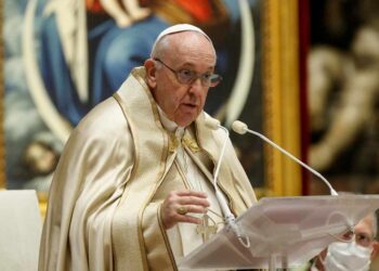 El Papa pide no buscar ‘padrinos’ para prosperar en la vida