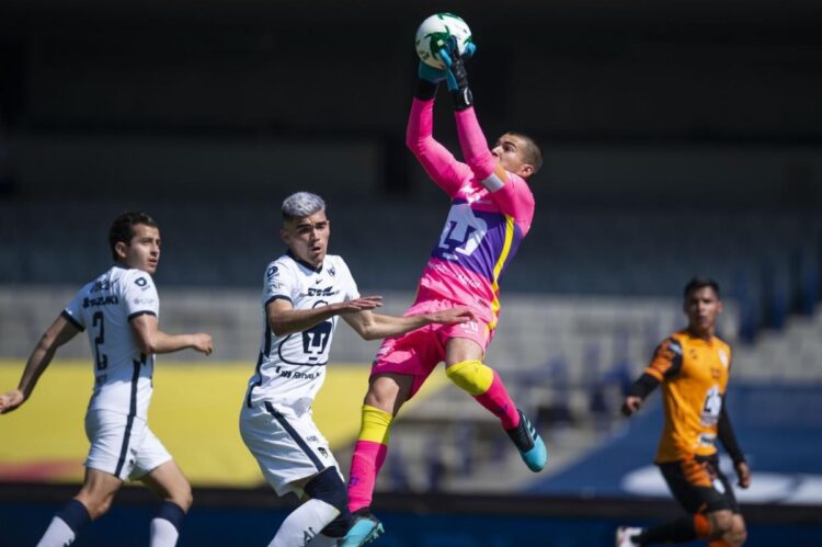 Pumas empata sin goles ante Pachuca y avanza de panzazo