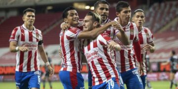 Chivas sufre, pero rompe la malaria y clasifica a los cuartos de final