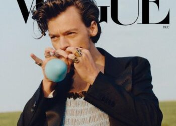 Harry Styles hace historia en la portada de Vogue