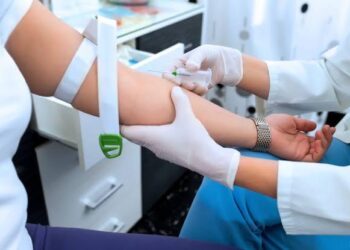 Recomiendan prueba de sangre por dengue