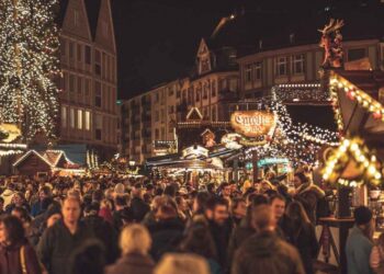 OMS aconseja evitar reuniones en Navidad y no acudir a centros comerciales