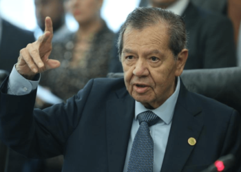 Muñoz Ledo llama a evaluar relación con ejecutivo y alerta de lambiscones