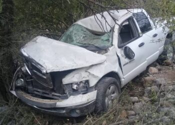 Vuelcan tres jornaleros en Ejido La Reforma de Jaumave, Tamaulipas