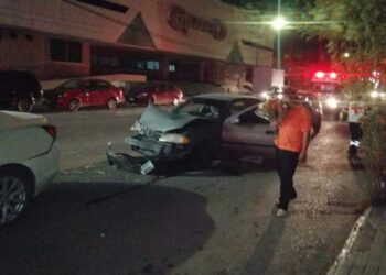 Ebrio provoca choque y se fuga