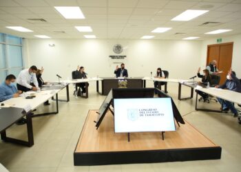 Darían hasta 5 años de prisión a quien obligue a trabajadores a firmar hojas en blanco