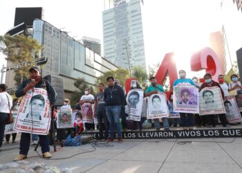 Fracasa arresto de dos militares por fallas del fiscal para Ayotzinapa