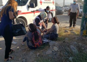 Arrolla motociclista a adulto mayor