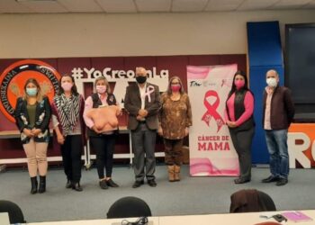 Exponen testimonios de vida en la lucha contra el cáncer de mama