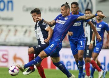 Rayados derrota a Cruz Azul y se mete a la pelea por los cuatro primeros lugares