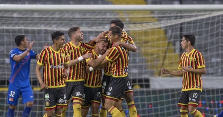 Leones Negros gana su primer partido en casa ante Correcaminos