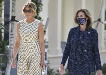Melania Trump vota en Florida