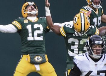 Packers vienen de atrás para derrotar a Jaguars