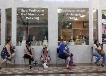 California en toque de queda nocturno por COVID-19